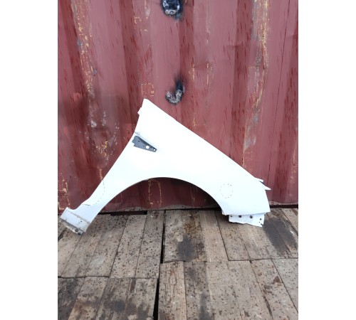 Крыло переднее правое