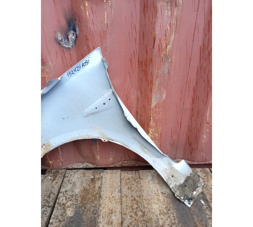 Крыло переднее правое