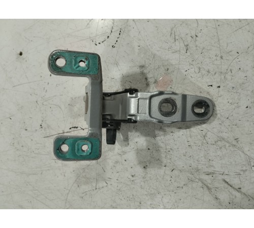 Петля крышки багажника правая