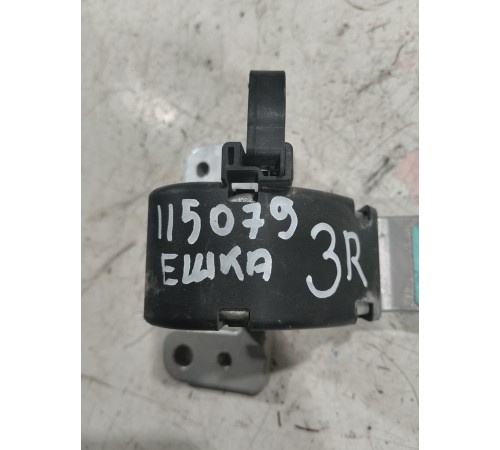 Петля крышки багажника правая