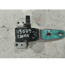 Петля крышки багажника правая