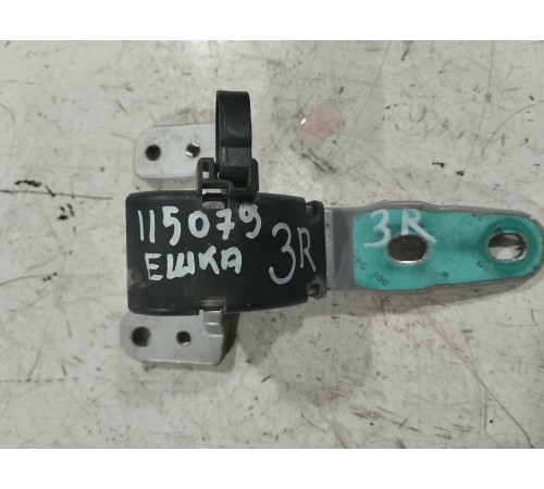 Петля крышки багажника правая