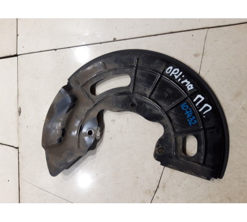 Кожух тормозного диска(передний правый)