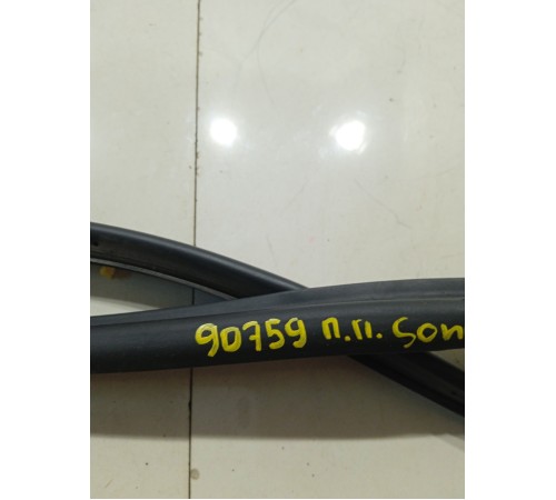 Уплотнитель двери(передний правый)