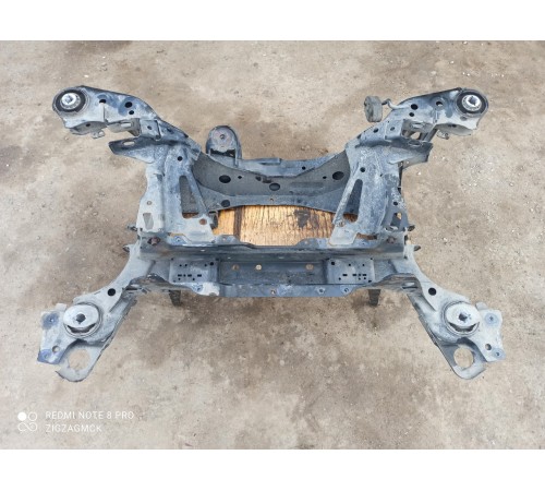 Балка задняя (подрамник)