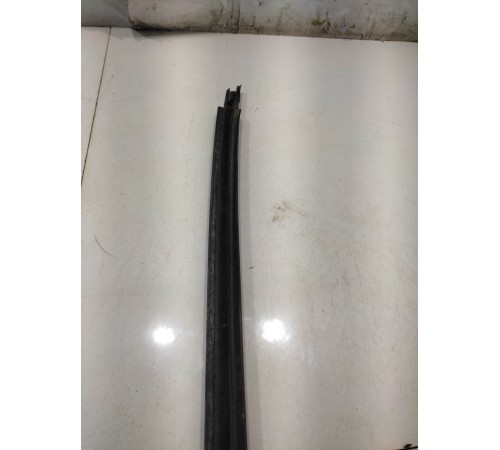 Уплотнитель стекла (передний, правый)