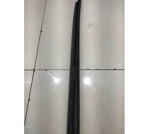 Уплотнитель стекла (передний, правый)