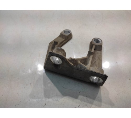 кронштейн редуктора передний