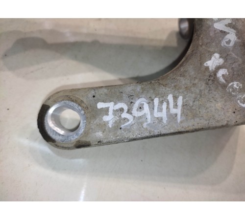 кронштейн редуктора передний