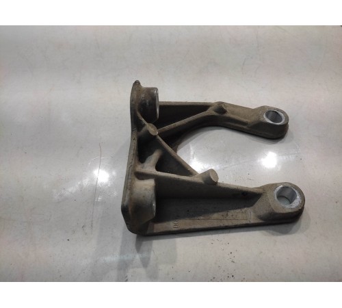 кронштейн редуктора передний