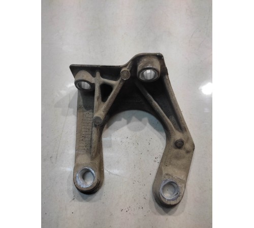 кронштейн редуктора передний