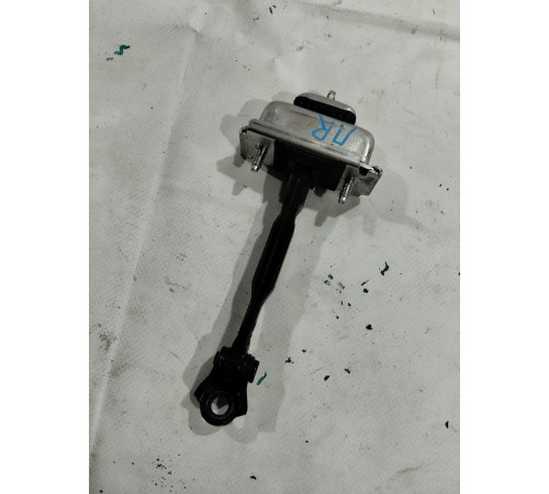 Ограничитель двери передний правый