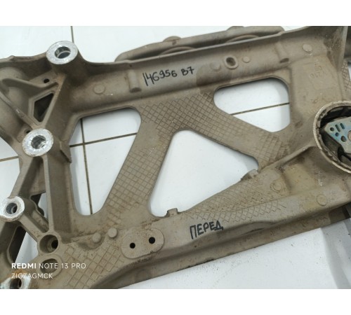 Подрамник передний