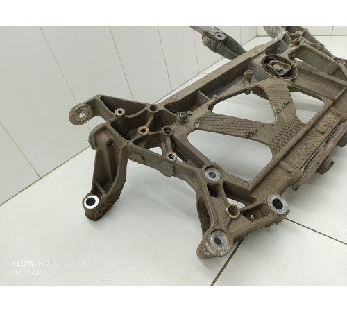 Подрамник передний