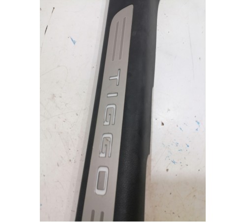 Накладка порога передняя левая