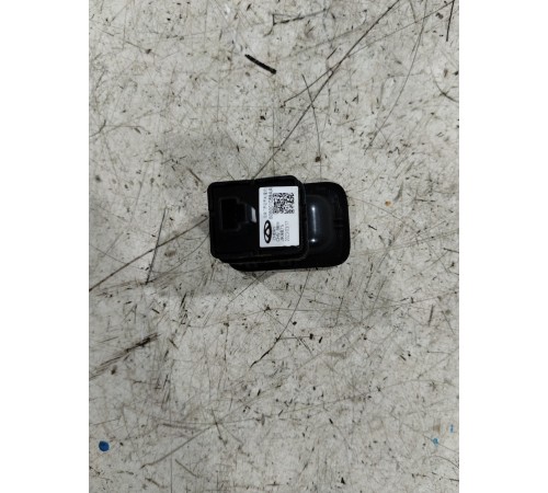 Кнопка открывания крышки багажника