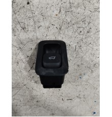 Кнопка открывания крышки багажника