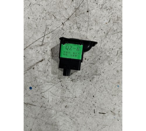 Кнопка открывания крышки багажника