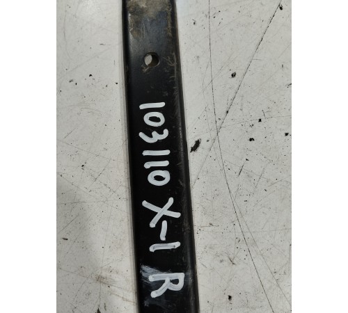 Крепление топливного бака правое