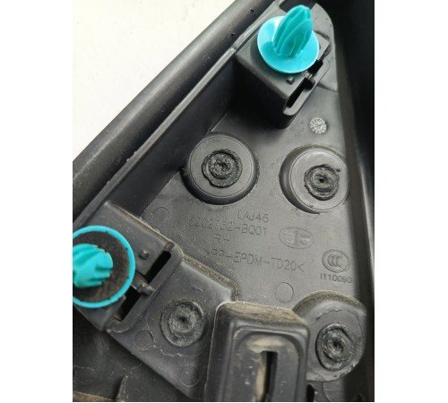 Уголок двери задний правый