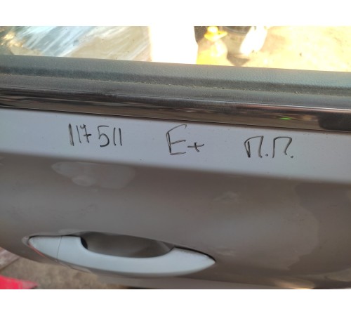 Дверь передняя правая в сборе