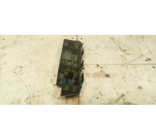 Кронштейн переднего бампера правый