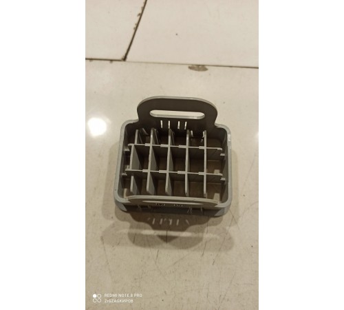 Решетка вентиляции обдува салона вспомогательная