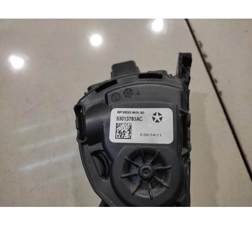 Педаль акселератора