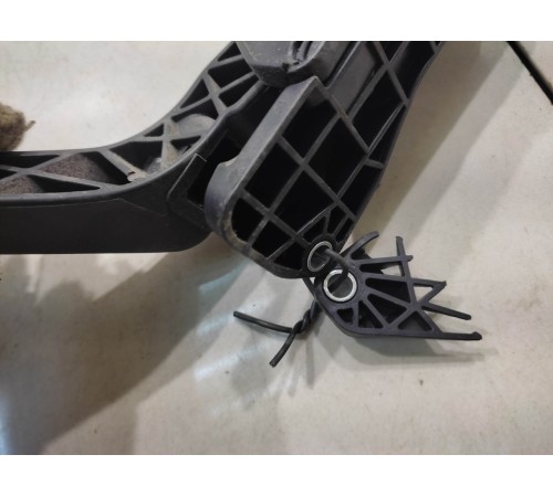 Педаль акселератора