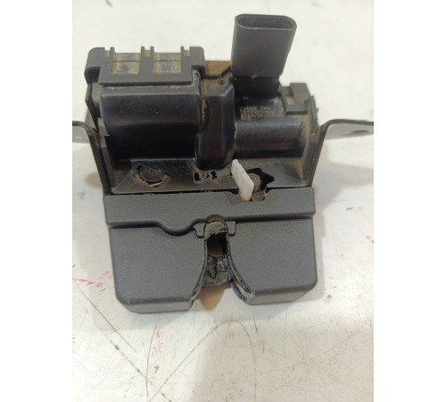 Замок крышки багажника