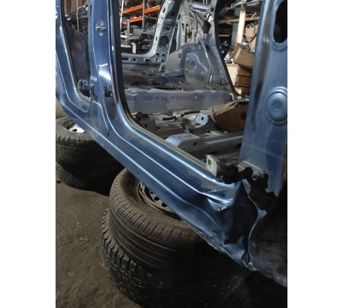 Порог с центральной стойкой (правый)