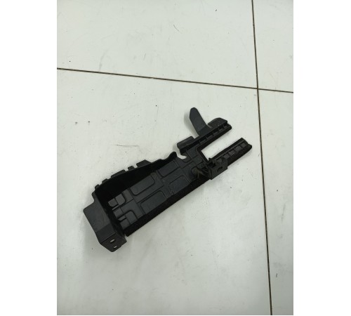 Дефлектор радиатора передний правый