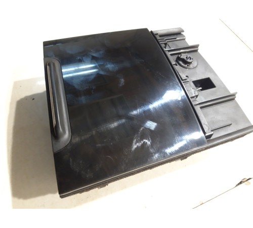 Отсек центральной консоли вещевой