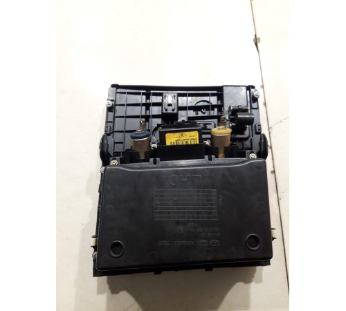 Отсек центральной консоли вещевой