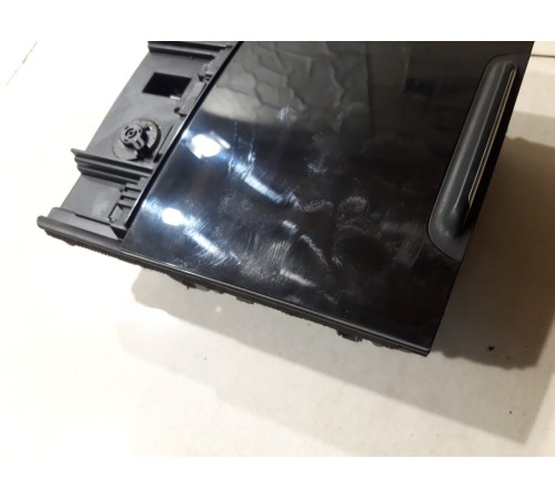 Отсек центральной консоли вещевой