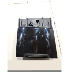 Отсек центральной консоли вещевой