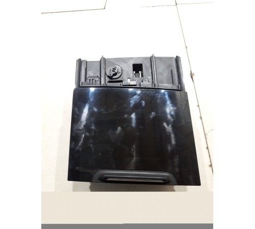 Отсек центральной консоли вещевой