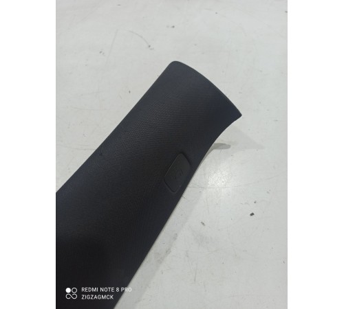 Обшивка передней стойки (левая)