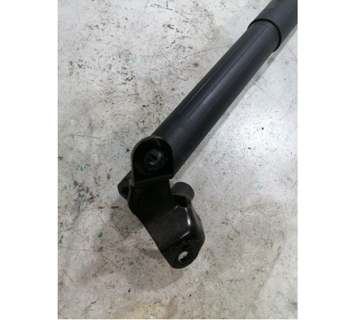 Амортизатор крышки двери багажника левый