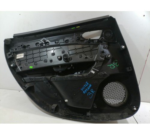 Обшивка двери задняя правая