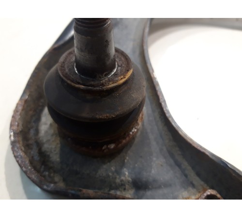 Рычаг подвески (передний, правый)