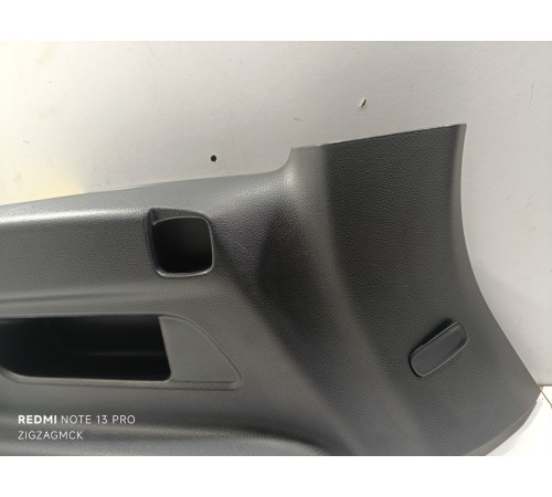 Обшивкаи багажника левая