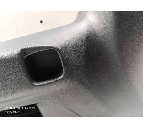 Обшивкаи багажника левая