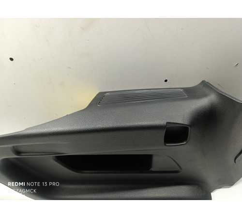 Обшивкаи багажника левая