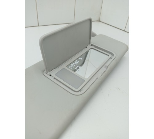 Козырек солнцезащитный правый