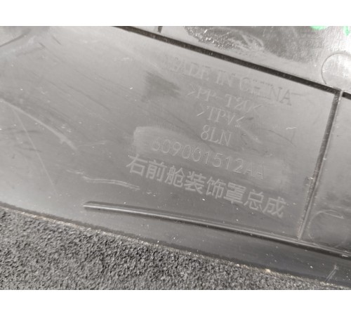 Накладка замка капота правая