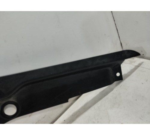 Накладка замка капота правая