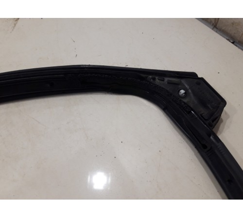 Уплотнитель двери (задний, левый)