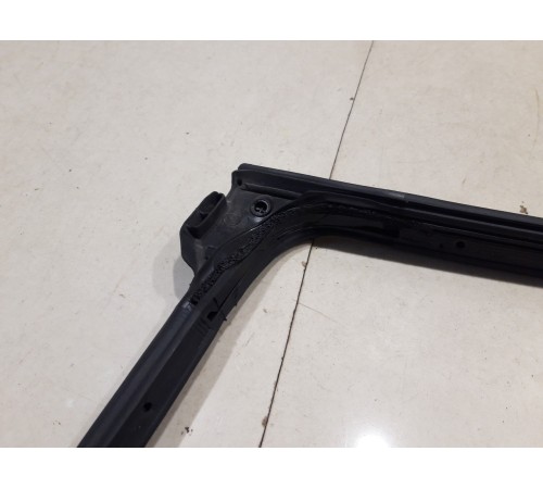 Уплотнитель двери (задний, левый)