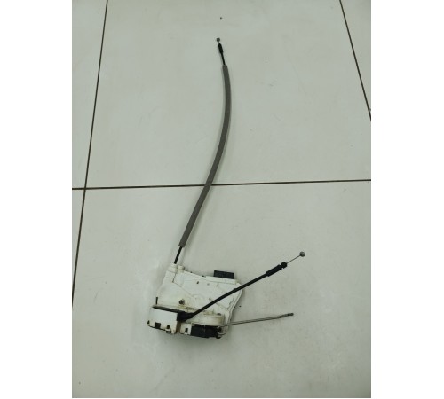 Замок двери передний левый